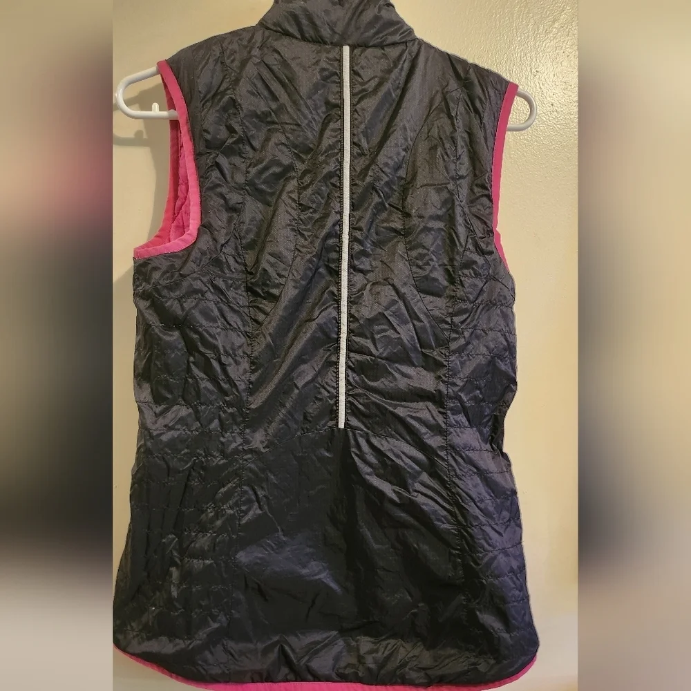 Running Room Women's Reversible Quilted Vest Pink/Black Size Small - Picture 6 of 6